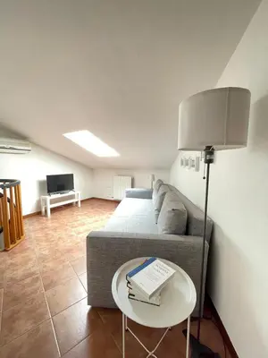 TV o dispositivi per l'intrattenimento presso Soliera 105 - Appartamento su due livelli in zona tranquilla
