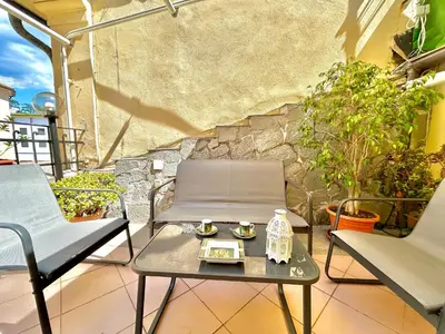 Area soggiorno di JOY Triolcale in centro con terrazza