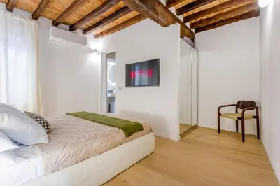Letto o letti in una camera di Fumo di Lambrusco - Rua Frati 34 Palace by MoVeBNB