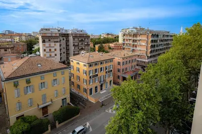 Vista generica su Modena o vista sulla città dall'interno dell'appartamento