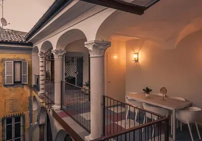 Balcone o terrazza di Heart of Piacenza Luxury Apt, 100m Piazza Cavalli