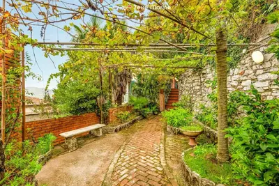 Giardino di Corte del Poeta, TerreMarine
