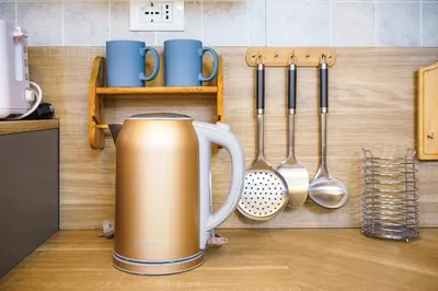 Set per la preparazione di tè e caffè presso Bilocale elegante vicino alla Stazione Wi-Fi veloce Area Lavoro