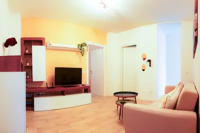 TV o dispositivi per l'intrattenimento presso Bilocale elegante vicino alla Stazione Wi-Fi veloce Area Lavoro