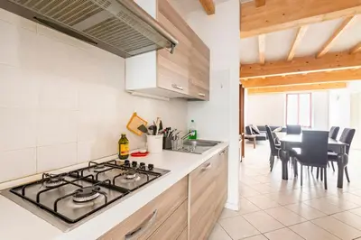 Cucina o angolo cottura di Large apartment with 2 bedrooms in the historic center