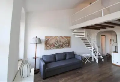 Area soggiorno di Penthouse in the center of Parma - bookable parking space