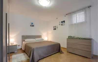 Letto o letti in una camera di 1 Bedroom Stunning Apartment In Masso