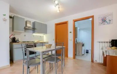 Cucina o angolo cottura di 1 Bedroom Stunning Apartment In Masso