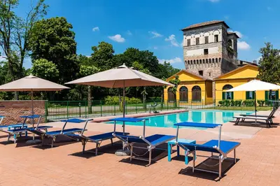 Piscina di Palazzo Barbò o nelle vicinanze