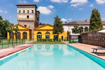 Piscina di Palazzo Barbò o nelle vicinanze