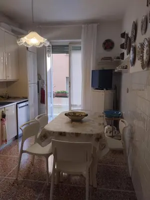 Cucina o angolo cottura di Amarcorde Home in Corso Buenos Aires con 6 posti letto