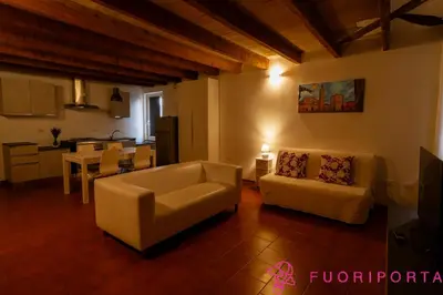 Area soggiorno di FuoriPorta Affitti Brevi - Tetti di Parma