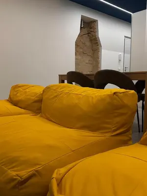Area soggiorno di appartamento inutile, ma non troppo!