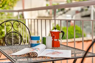 Balcone o terrazza di Modern White Apt with AC and balcony
