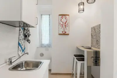 Planimetria di Modern White Apt with AC and balcony