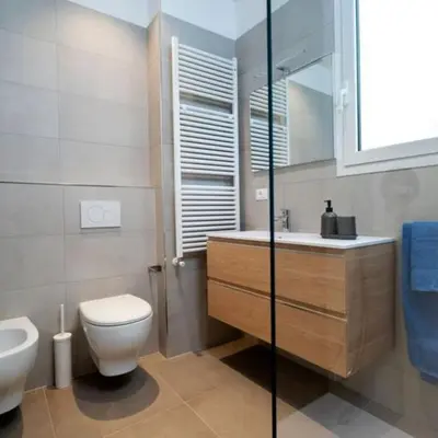 Bagno di Mare fuori, sul lungomare con tre camere da letto e due bagni!