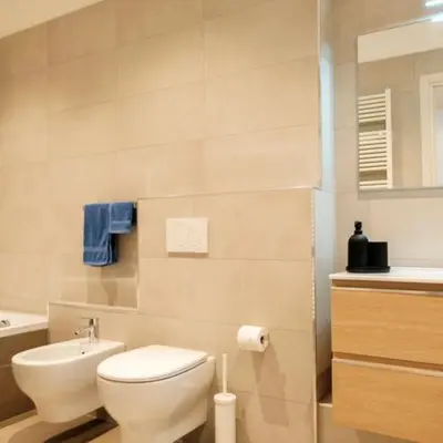 Bagno di Mare fuori, sul lungomare con tre camere da letto e due bagni!