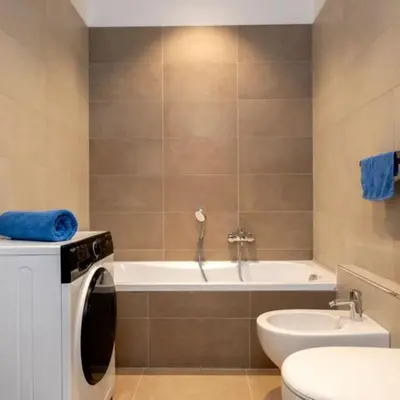 Bagno di Mare fuori, sul lungomare con tre camere da letto e due bagni!