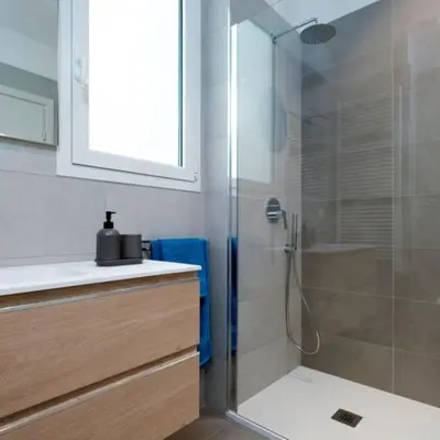 Bagno di Mare fuori, sul lungomare con tre camere da letto e due bagni!