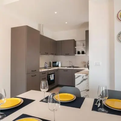 Cucina o angolo cottura di Mare fuori, sul lungomare con tre camere da letto e due bagni!