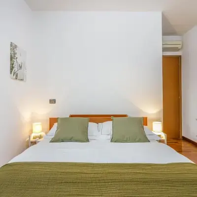 Parking & Free WiFi - Functional apartment