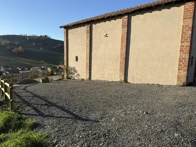 Vista generica sulle montagne o vista sulle montagne dall'interno della casa vacanze