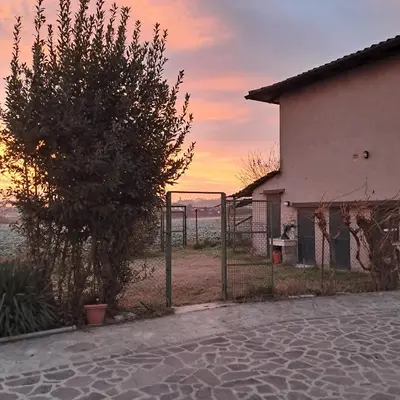 Alba o tramonto visti dall'interno del bed & breakfast o dai dintorni
