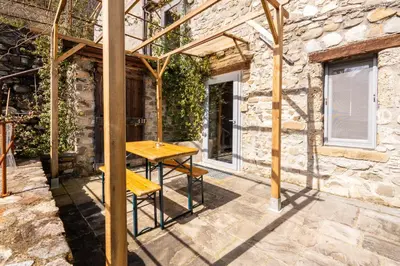 Patio o area all'aperto di Le Case di Rosie, Tuscan Mountain View apartment, Pool
