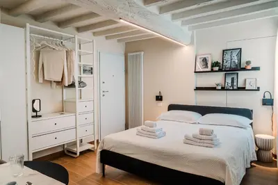Letto o letti in una camera di La Torre DOWNTOWN ROOM CAMERA A REGGIO EMILIA