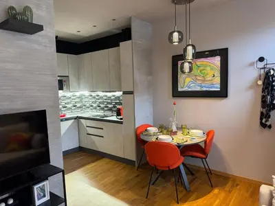 Cucina o angolo cottura di Luxury Art & Chromotherapy Apt-Hospital District3