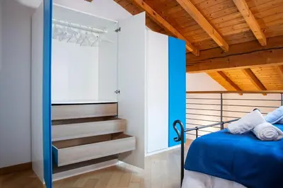 Letto o letti in una camera di Casa di design con giardino privato in Centro a PIACENZA