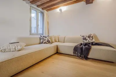 Area soggiorno di Pietra di Piazza Grande - Rua Frati 34 Palace by MoVeBNB