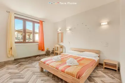 Letto o letti in una camera di La Corte dei ValEmi 1-4, TerreMarine