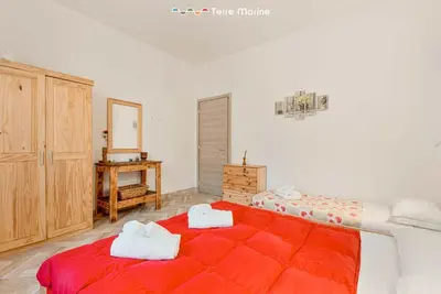 Letto o letti in una camera di La Corte dei ValEmi 1-4, TerreMarine