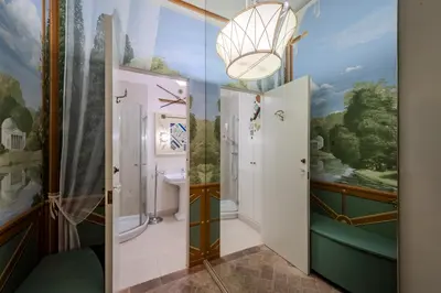 Bagno di Centro Assoluto, Parcheggio - Museo Privato