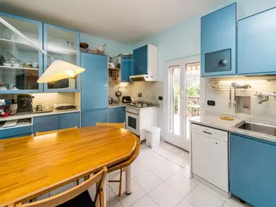 Cucina o angolo cottura di Holiday Home 5 Terre Free Shuttle Villa Maremontii mit Pool by Interhome