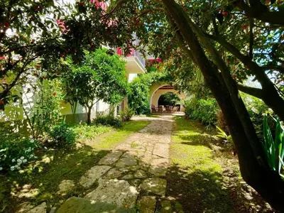 Giardino di Holiday Home Villa Spenser by Interhome