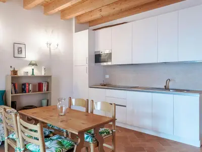 Cucina o angolo cottura di Apartment Zweizimmerwohnung mit Doppelbett und zwei Schlafsofas by Interhome