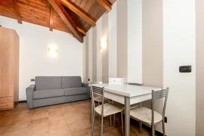 Area soggiorno di 337 - Residence Montebello Monolocale E, Relax con Piscina e Giardino