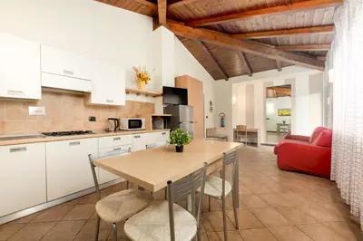 Cucina o angolo cottura di 333 - Residence Montebello Bilocale A, Relax nel verde con Piscina