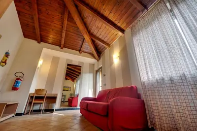 Area soggiorno di 333 - Residence Montebello Bilocale A, Relax nel verde con Piscina