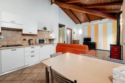 Cucina o angolo cottura di 334 - Residence Montebello Bilocale B, Relax nel verde con Piscina