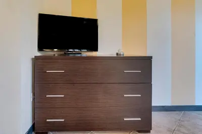 TV o dispositivi per l'intrattenimento presso 334 - Residence Montebello Bilocale B, Relax nel verde con Piscina