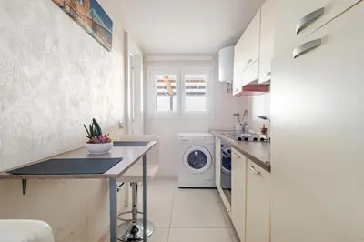 Cucina o angolo cottura di Modern House for Couples & Business Stays
