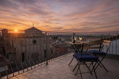 Balcone o terrazza di Attico elegante con terrazza panoramica, in centro