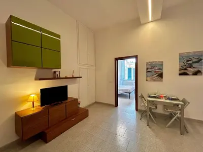 TV o dispositivi per l'intrattenimento presso Remolari, Two-room apartment in the historic center