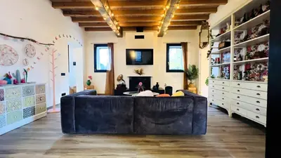 TV o dispositivi per l'intrattenimento presso Private Pool Villa in the Heart of Motor Valley