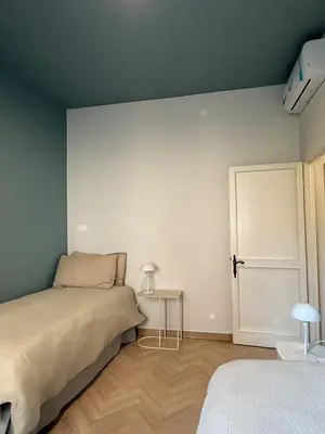 Letto o letti in una camera di appartamento con balcone a due passi dal centro