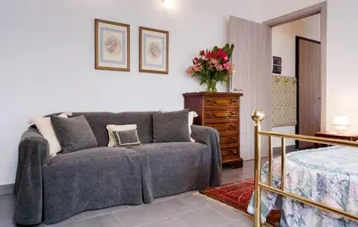 Area soggiorno di Awesome Apartment In Casarza Ligure With Wifi