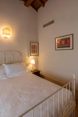 Letto o letti in una camera di Villa Simonetta